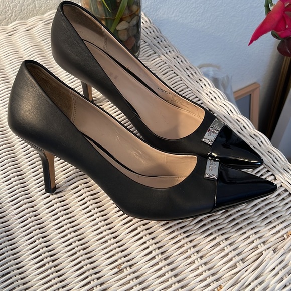COACH “ZAN” black patent & leather heels, with silver “Coach” emblem. Size 9. - Picture 2 of 16